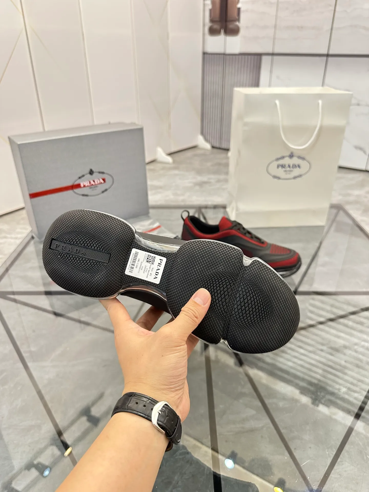 Men's shoes for sale 💰: 💰P660¥ High-end top quality Product trademark: Prada *"Prada*" low-top casual shoes Regular size: 38-45 (can be customized to 46) Product materials: Upper imported from the counter original material, breathable lining, cowhide foot pads, original air cushion outsole. No.: 001